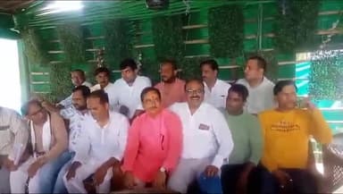 इटावा: ससदर इलाके में नगरपालिका के सभासदों ने प्रेस वार्ता कर जानकारी दी, वायरल वीडियो पर कहा उनको बदनाम करने की साजिश हो रही