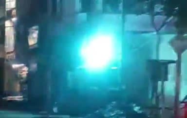 सुल्तानपुर: शहर स्थित पंजाबी कालोनी के पास लगे ट्रांसफार्मर में लगी आग,बिजली व्यवस्था हुई धड़ाम,शहर वासियों में आक्रोश