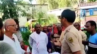 विभूतिपुर: विभूतिपुर के शाहपुर परोही वार्ड 2 निवासी गणेशी पासवान जमीन से बेदखल, परिवार के साथ विभूतिपुर थाना के समक्ष दिया धरना