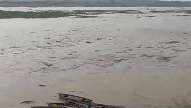 हमीरपुर: मध्य प्रदेश में हो रही बारिश से मुख्यालय स्थित यमुना व बेतवा का जलस्तर बढ़ा अलर्ट जारी