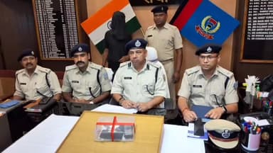 कांके: रांंची के नामकुम थाना क्षेत्र स्थित मौलाना आजाद कॉलोनी के पास से सुशील श्रीवास्तव गिरोह के कुख्यात शूटर गिरफ्तार