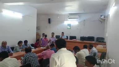 नावकोठी: नावकोठी के विमर्श कक्ष में आयुष्मान कार्ड निर्माण की हुई समीक्षा,4दिन में बने 441 कार्ड,लक्ष्य प्राप्त करने का निर्देश