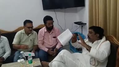 बक्सर: अपनी मांगों को लेकर विधायक से मिले स्वास्थय कर्मी