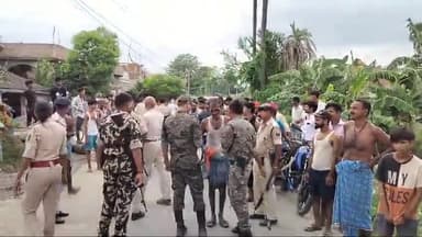 महुआ: महुआ के हसनपुर ओसती मे महिला की मौत के बाद जमकर हंगामा के बाद पुलिस ने डेढ दर्जन से अधिक लोगों को हिरासत में लेकर पूछताछ