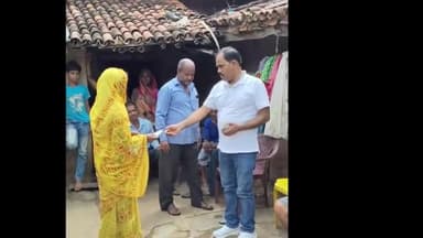 बिरनी: पीड़ित परिवार वाले से मिले बगोदर विधानसभा प्रत्याशी डॉ सलीम अन्सारी