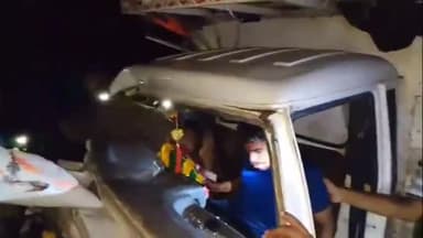 हमीरपुर: कुछेछा के पास अज्ञात वाहन की टक्कर से लोडर वाहन हाइवे किनारे खाई में गिरा, चालक हुआ घायल