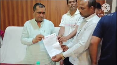 करौली: वरिष्ठ प्रबोधक द्वितीय श्रेणी पद पर पदोन्नति कर पदस्थापन की मांग प्रबोधको ने नप कार्यालय मेंCM के नामMLAको सौंपा ज्ञापन