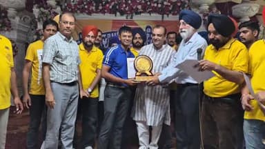 रामपुर: भारत गार्डन में वीर खालसा सेवा समिति द्वारा CBSC और यूपी बोर्ड के टॉपर्स बच्चों को सम्मानित किया गया