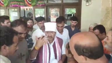 सागर नगर: सागर विधायक ने धर्मश्री स्थित निवास कार्यालय में लगाया जनता दरबार बड़ी संख्या में अपनी समस्या लेकर पहुंचे लोग