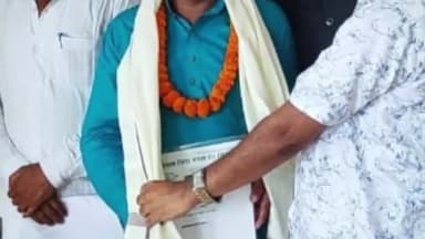 कोचस: कोचस के गोल्डन हॉल में जदयू अल्पसंख्यक प्रकोष्ठ की हुई बैठक। अकरम शेख उर्फ गुड्डू को बनाया गया कोचस प्रखंड का अध्यक्ष।