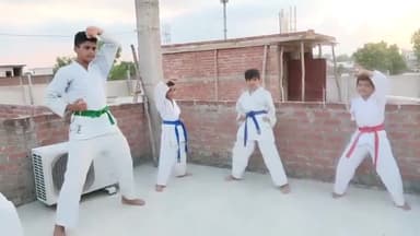 "आगे यूके ब्लॉक" #कराटे मार्शल आर्ट प्रैक्टिस करते खिलाड़ी, रायबरेली मार्शल आर्ट एकेडमी ओम नगर निकट पीएसी कॉलोनी रायबरेली