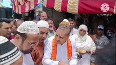 मेरठ: मेरठ मुस्लिम समाज के लोग कवडियो की कर रहे सेवा जरुरी सामग्री का भी कर रहे वितरण --

' हिंदू हो या मुस्लिम हो या सीखो या