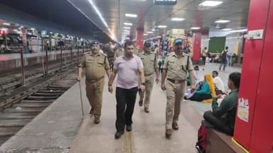 हरिद्वार: रेलवे स्टेशन हरिद्वार पहुंचे सीओ जीआरपी स्वप्निल मुयाल, कांवड़ मेले की सुरक्षा व्यवस्था का लिया जायजा