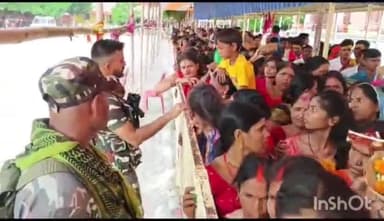 लखीसराय: जिले के सुप्रसिद्ध अशोक धाम मंदिर परिसर में सावन की दूसरी सोमवारी पर श्रद्धालुओं की उमड़ी भारी भीड़।