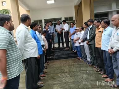 सारंगपुर: म प्र अनुसूचित जाति जनजाति अधिकारी कर्मचारी संघ अजाक्स शाखा के द्वारा सीएम के नाम तहसीलदार मनोज शर्मा को सौंपा ज्ञापन