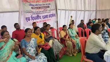 कोंडागांव: नगरीय निकायों के कर्मचारियों ने समय पर वेतन भुगतान एवं पुरानी पेंशन की मांग को लेकर DNK मैदान में किया धरना प्रदर्शन