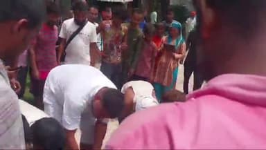 फतेहपुर: ट्रक की टक्कर से बाइक सवार युवक घायल, फोर्स मौके पर मौजूद, ट्रक चालक ट्रक लेकर मौके से फरार, राधानगर के शाह बायपास घटना