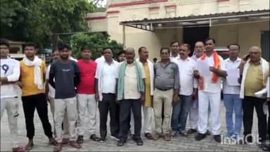 हरदोई: कलेक्ट्रेट परिसर में आदर्श कोटेदार एवं उपभोक्ता वेलफेयर एसोसिएशन शाखा ने अपनी विभिन्न समस्याओं को लेकर किया प्रदर्शन