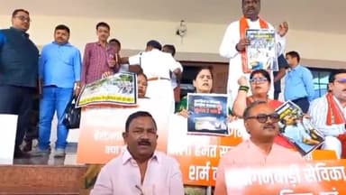 कांके: झारखंड विधानसभा के बाहर बीजेपी विधायकों ने हेमंत सरकार पर वादा खिलाफी का आरोप लगाकर किया प्रदर्शन