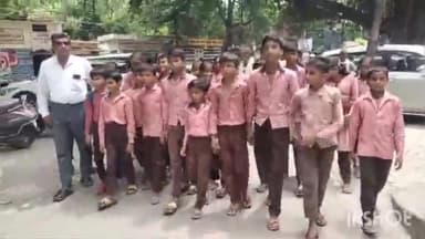 बिजनौर: नया गांव में सरकारी स्कूल के पास भरे गंदे पानी को लेकर स्कूल के बच्चों ने डीएम से की मुलाकात, सड़क बनवाने की करी मांग