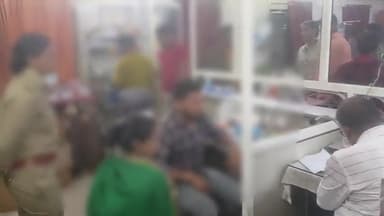 हाथरस: हाथरस जंक्शन पर एक कमरे में नशीला पदार्थ खिलाकर बंधक बनाकर लड़की के साथ एक शख्स ने किया रेप, पुलिस ने दर्ज किया मुकदमा