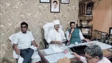 सागर नगर: सागर विधायक ने निगम कार्यालय में निगम आयुक्त के साथ पेयजल व सीवर लाइन कार्य की समीक्षा बैठक ली