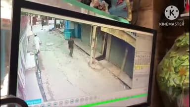 मेरठ: । सोमवार की सुबह कोतवाली थाना क्षेत्र में पुलिस से बेखौफ बदमाश ने दिनदहाड़े मार्केट के बाहर खड़ी स्कूटी पर हाथ साफ कर