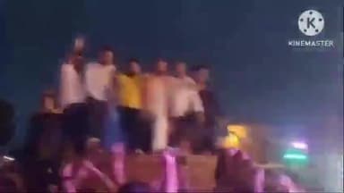 मेरठ: मेरठ में बुलडोजर पर चढ़कर कावड़ियों पर बरसाए फुल बम बम भोले के लगाए जयकारे