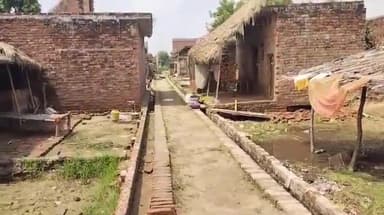 फतेहपुर: ग्रामप्रधान की दबंगई दलितों के घरों में भरा बरसात का पानी दर्जनों घर गिरने से दलित परिवार हुवे बेघर।