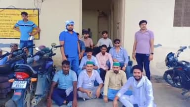 सासनी: भारतीय किसान यूनियन टिकैत के कार्यकर्ताओं ने किसानों की बिजली की समस्याओं को लेकर सासनी बिजली घर पर किया धरना प्रदर्शन