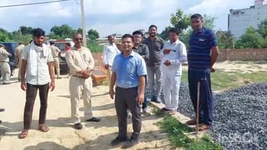 मैनपुरी: ईसन नदी पुल के पास बिना नक्शा पास कराए बनाए जा रहे मकान SDM ने रुकवाया, बुलडोजर से तोड़ी गई सटरिंग