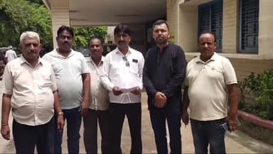 फतेहपुर: जिला अस्पताल में चरमराई ब्यवस्था और प्राइवेट अवैध अस्पातल को बंद किये जाने की व्यापारियों ने उठाई मांग, कलेक्ट्रेट मामला