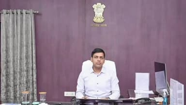 बक्सर: बक्सर स्थित कार्यालय कक्ष में डीएम ने किया लोक शिकायत के द्वितीय अपील की सुनवाई