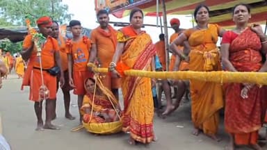 सुल्तानगंज: विश्व प्रसिद्ध श्रावणी मेला के 11 वें दिन अजगैबीनाथ धाम में दिखी माता-पिता की भक्ति की अनोखी मिसाल