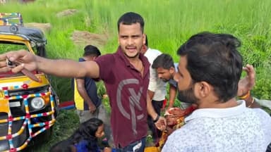 नरकटियागंज: नरकटियागंज मे स्कार्पियो ने टेंपो को सामने से मारी ठोकर, 4 आंगनबाड़ी सेविका सेविका समेत 7 घायल