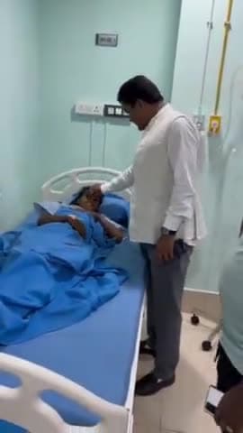 विधानसभा क्षेत्र के हजाम में वज्रपात  की घटना पर एक युवती की मौत कई घायल घायलों से मिलने अस्पताल पहुंचे राजेश कच्छप