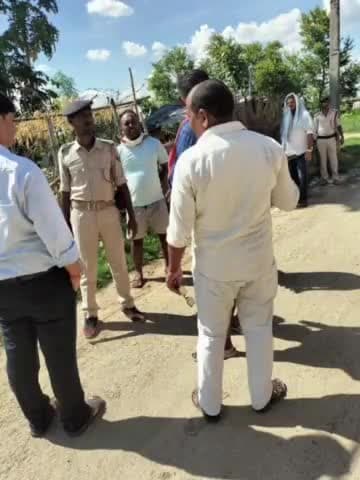 उदवंत नगर: सोनपुरा-जैतपुर सड़क मार्ग पर बह रहे नाली के पानी के चलते लोगों को हो रही परेशानी, निरीक्षण करने पहुंचे सीओ