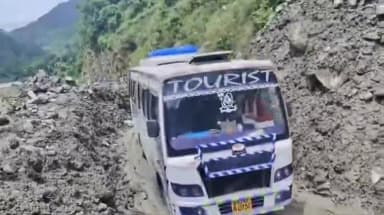 भटवाड़ी: गंगोत्री राजमार्ग बिशनपुर के पास यातायात हेतु हुआ सुचारू, मलबा आने के कारण हुआ था अवरुद्ध