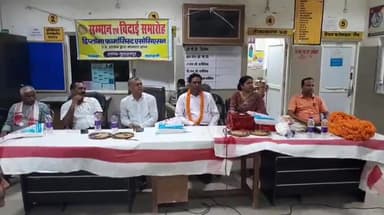 सुल्तानपुर: राजकीय मेडिकल कालेज में डिप्लोमा फार्मासिस्ट एसोसिएशन के बैनर तले आयोजित हुआ सम्मान एवं विदाई समारोह