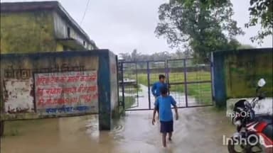 बाबई: भानपुर में शासकीय मिडिल स्कूल परिसर में भराया बारिश का पानी बच्चे पानी में से निकलने को मजबूर वीडियो हुआ वायरल