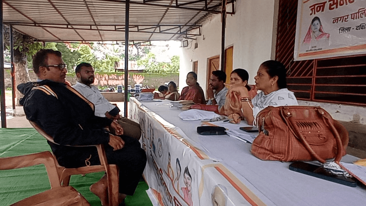 नगर पालिका दंतेवाड़ा के क्षेत्र अंतर्गत वार्ड क्रमांक 6,8 और 10 में जनसमस्या निवारण शिविर का आयोजन किया गया।#दंतेवाड़ा