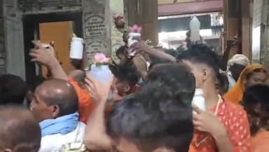 फैज़ाबाद: सावन माह का तेरस शिवरात्रि आज,राम नगरी में उमड़ा आस्था का सैलाब, तेरस के मौके पर कावड़ यात्री कर रहे है जलाभिषेक