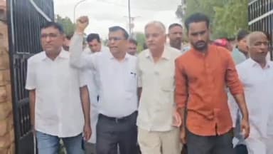बाड़मेर: जिला मुख्यालय पर कांग्रेस ने बिजली की दरो में बढ़ोतरी और पानी की समस्या और अन्य मुद्दों को लेकर किया विरोध प्रदर्शन