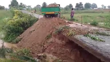 सिमडेगा: पब्लिक एप के खबर का हुआ असर,कुलुकेरा करम टोली कोतारी नदी में ध्वस्त पुलिया को प्रशासन ने कराया मरम्मत