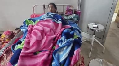 सिमडेगा: ओड़गा में जहरीले सांप के काटने से युवती की बिगड़ी हालत, लाया गया सदर अस्पताल।