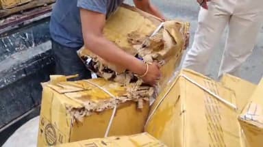 जलालगढ़: पुलिस ने गुप्त सूचना के आधार पर संतोषी मां मंदिर के पास से 5100 बोतल प्रतिबंधित कफ सिरप के साथ दो लोगों को किया गिरफ्तार