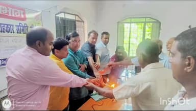 महुआ: महुआ प्रखंड परिसर स्थित ई किसान भवन में कृषक सलाहकार समिति की बैठक आयोजित आधे दर्जन से अधिक प्रस्ताव पारित