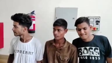 मुरादाबाद: थाना कटघर पुलिस ने मोबाइल लूट की घटनाओं को अंजाम देने वाले, तीन युवकों को गिरफ्तार कर भेजा जेल।