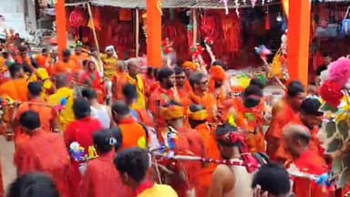 सुल्तानगंज: सावन के 13 वें दिन अजगैबीनाथ धाम के उत्तर वाहिनी गंगाजल लेकर हजारों हजार की संख्या में कांवरिया श्रद्धालु देवघर हुए रवान