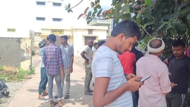 बुलंदशहर: मामन रोड ठंडी प्याऊ के पास खड़े कैंटर से टकराया ट्रक, एक युवक की हुई मौत व एक हुआ घायल